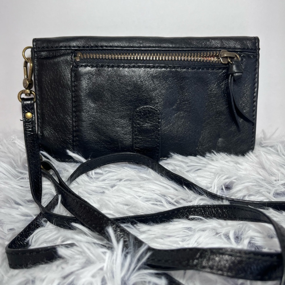 The sak crossbody wallet.